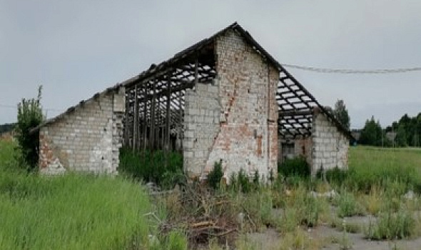 Комплекс зданий МТФ "Комаровичи" (3 объекта), Гомельская обл., Петриковский р-н, Комаровичский с/с, аг. Комаровичи, вблизи ул. Песчаная