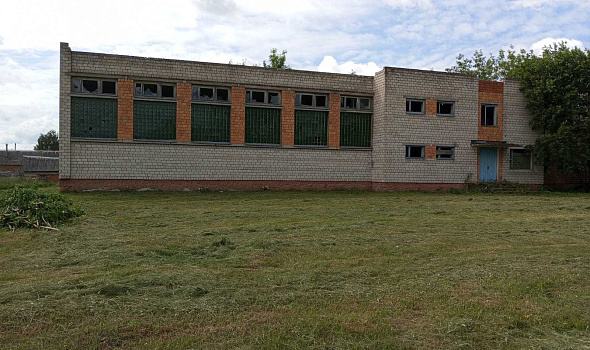 Здание нежилое, д. Красница, ул. Советская, 34