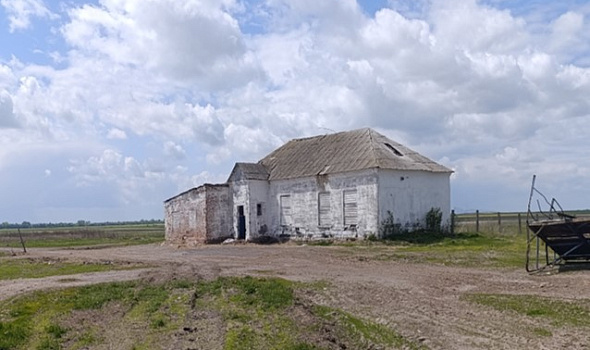 Здание неустановленного назначения, д. Новая Гусевица