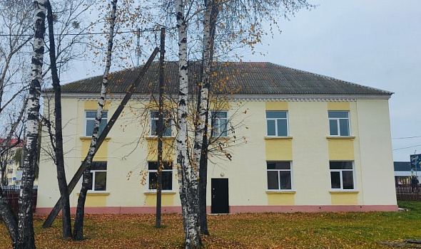 Здание районного методического центра народного творчества, г.п. Октябрьский, ул. Советская, 62