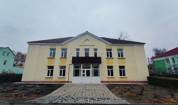 Здание районного методического центра народного творчества, г.п. Октябрьский, ул. Советская, 62