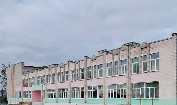 Здание школы с гаражом и насосной станцией, аг. Якимовичи, ул. Советская, 82