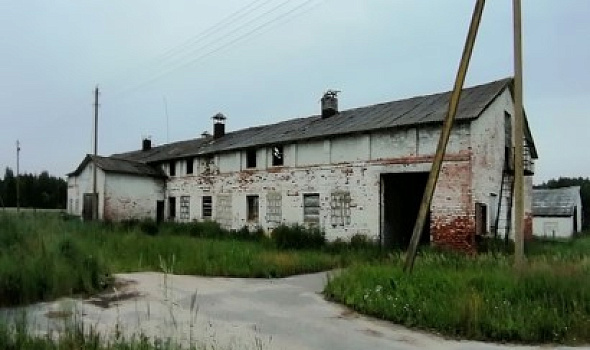 Комплекс зданий МТФ "Заполье" (3 объекта), Гомельская обл., Петриковский р-н, Комаровичский с/с, аг. Комаровичи, вблизи ул. Малышева