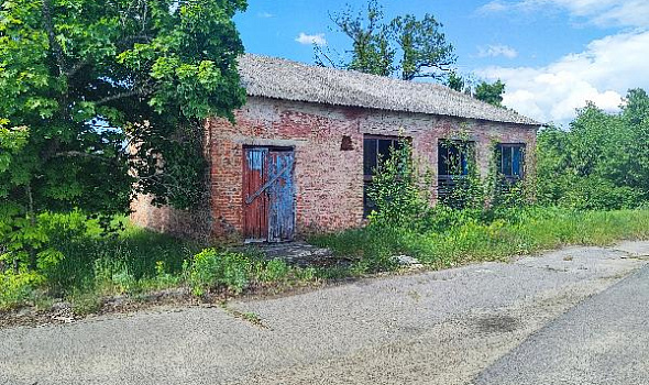 Здание магазина, д. Карловка