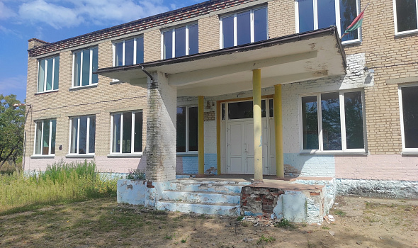 Здание Перелевской средней школы, д. Перелевка, ул. 50 лет БССР, 7А