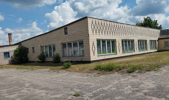 Здание магазина "Хозтовары", г.п. Октябрьский 