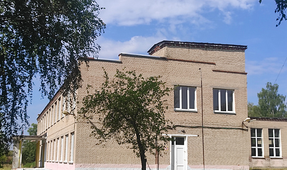 Здание Перелевской средней школы, д. Перелевка, ул. 50 лет БССР, 7А