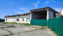 Здание асфальтобетонного завода, вблизи аг. Колпень